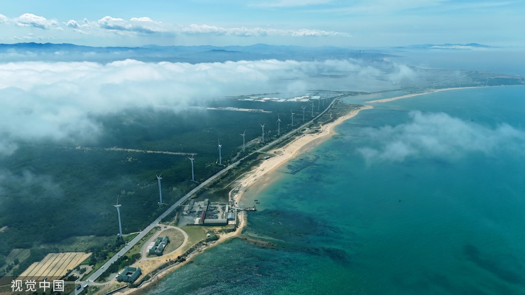 山东荣成依托风能资源发展风力发电沿海风电机随风舞动(图3)