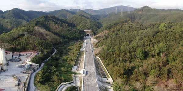 津企助力高铁建设：广湛高铁最长隧道顺利贯通