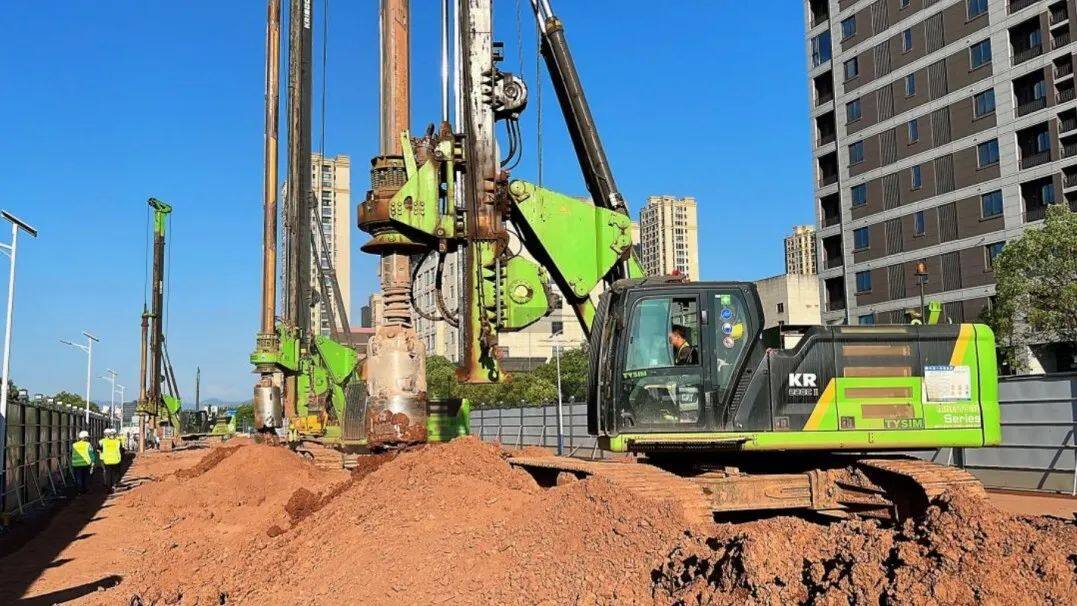 泰恒基础多台卡特彼勒底盘旋挖钻机助力浙江某市综合管廊工程建设(图2)