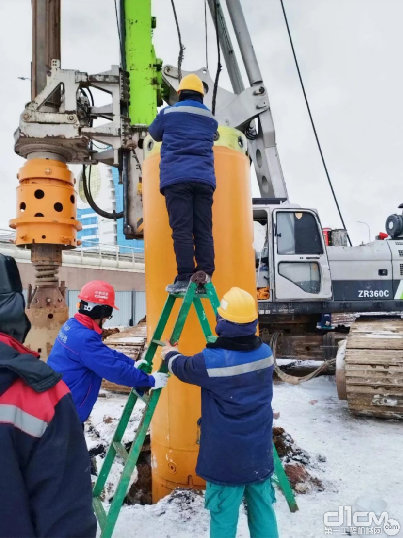 冰雪中的实力“钻”家中联重科旋挖钻机助建哈萨克斯坦阿斯塔纳轻轨项目(图2)