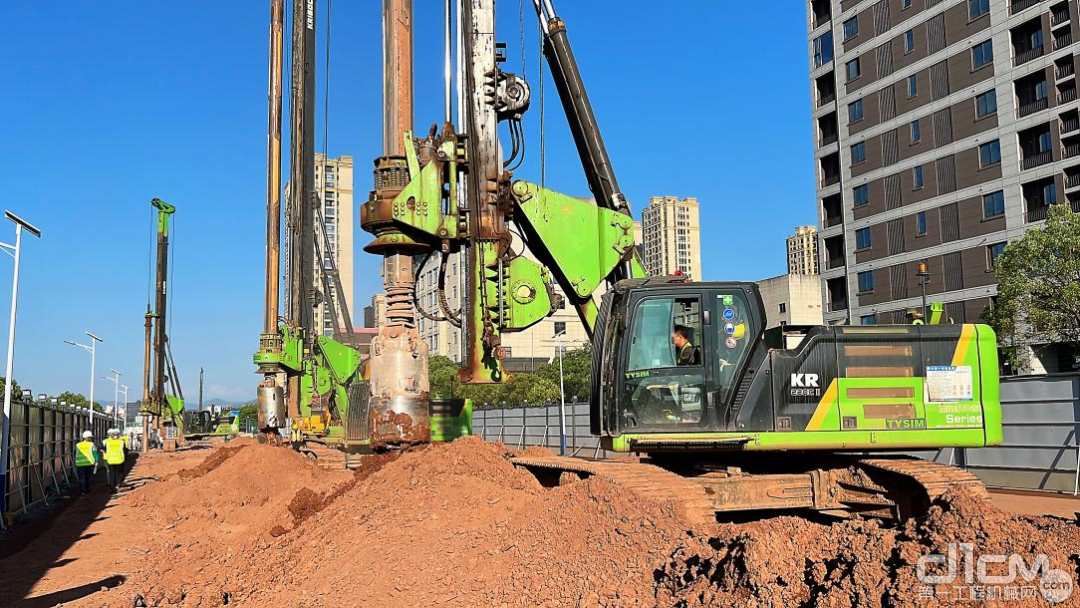 泰信机械多台卡特彼勒底盘钻机助力浙江某市综合管廊工程建设(图2)